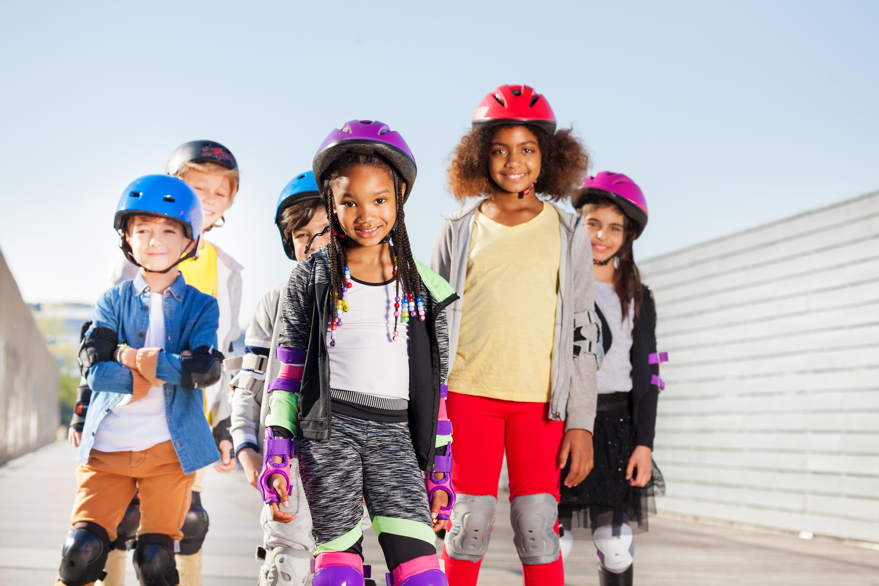 Kinderen op rolschaatsen