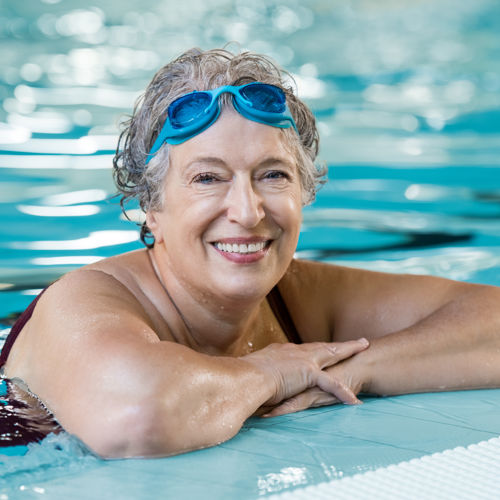Aquajoggen 50+ Dame in het zwembad
