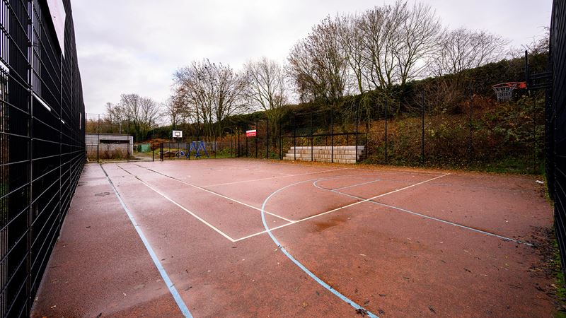 De Blokhut Playground basketbalveld