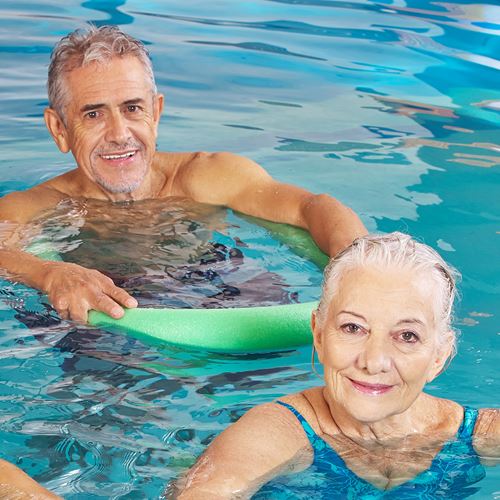 Senioren aan het trimzwemmen