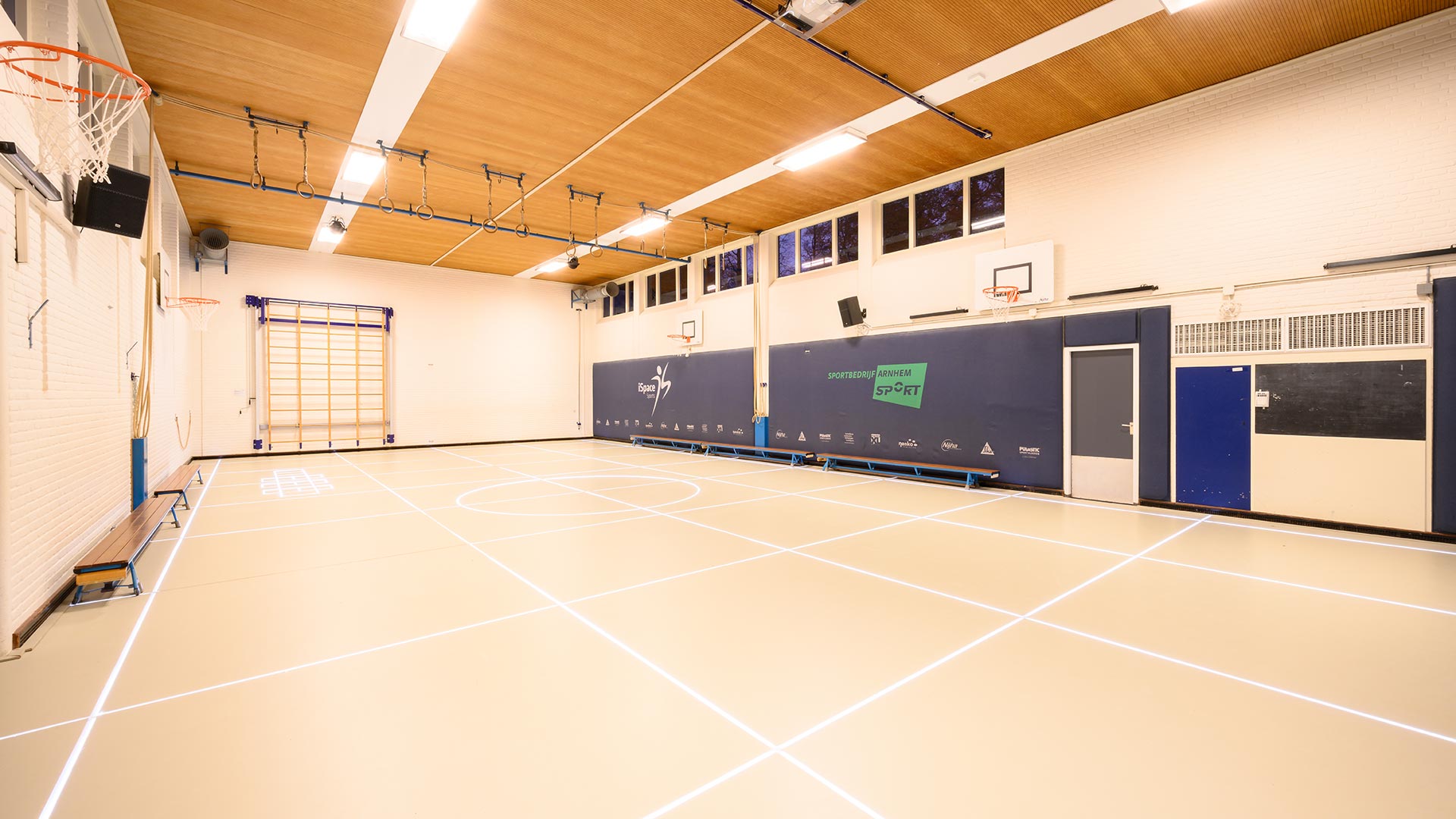 Bauer Gymzaal verlicht